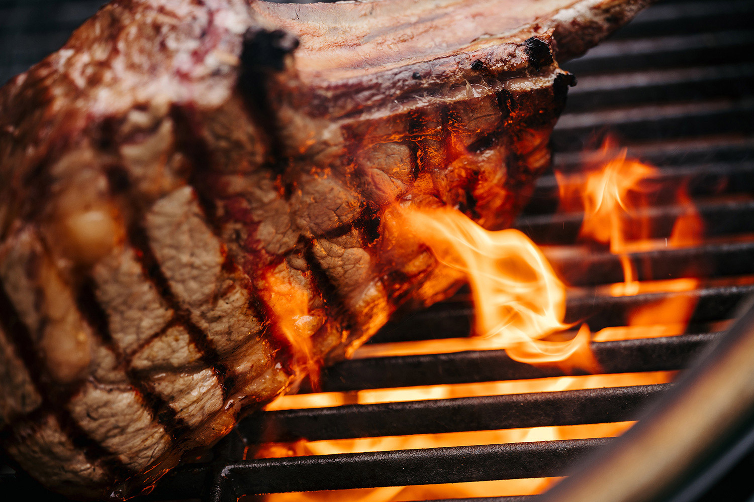 「SANTO RiverGate Villa & Spa」の地産地消の贅沢BBQ